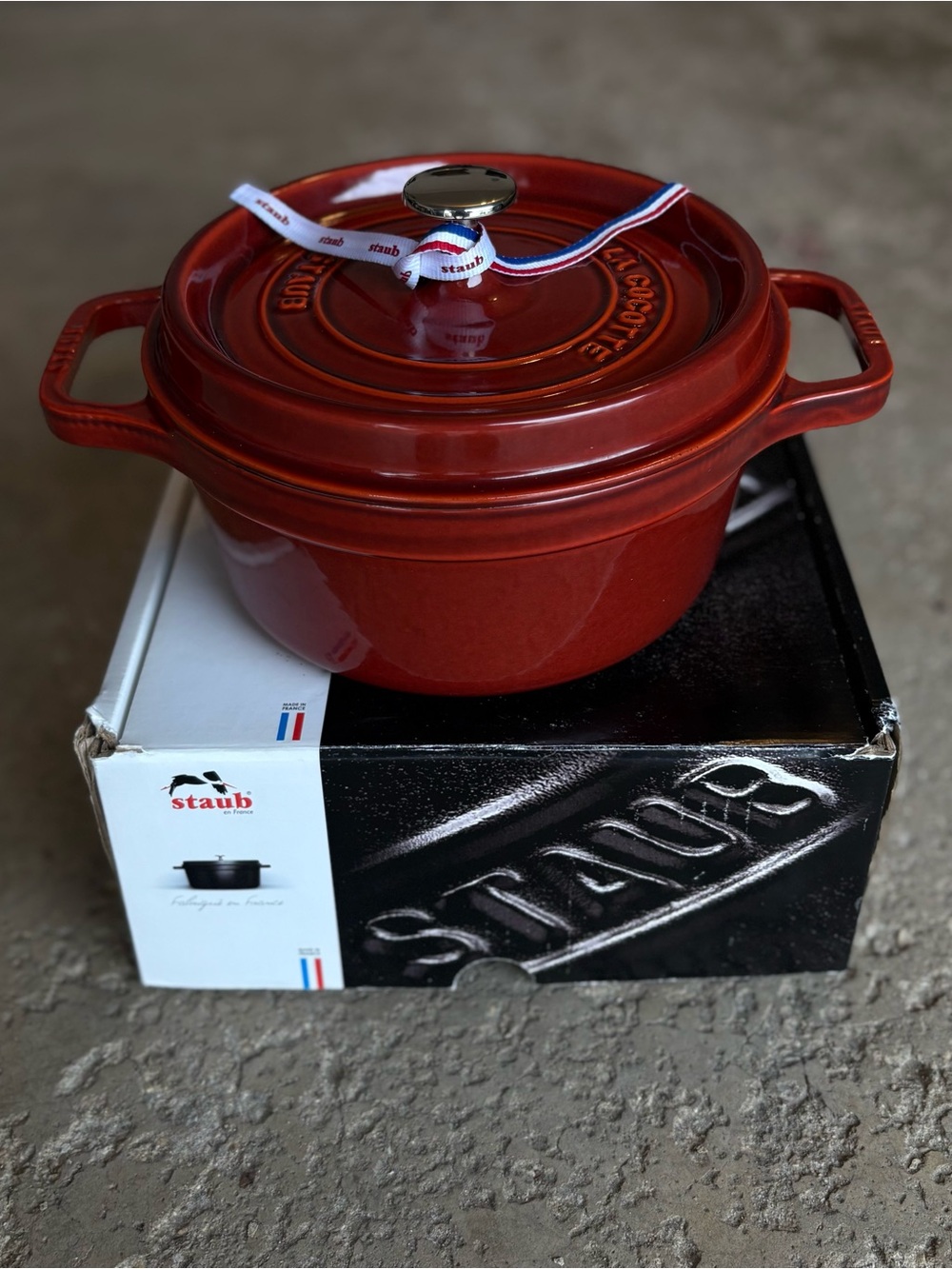 Staub 2.75 Qt Round Cocotte Dutch Oven 22cm Red Cast Iron Made in France Box